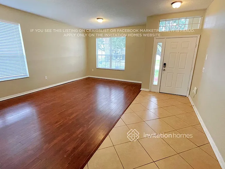 506 Woodford Dr — Photo 2
