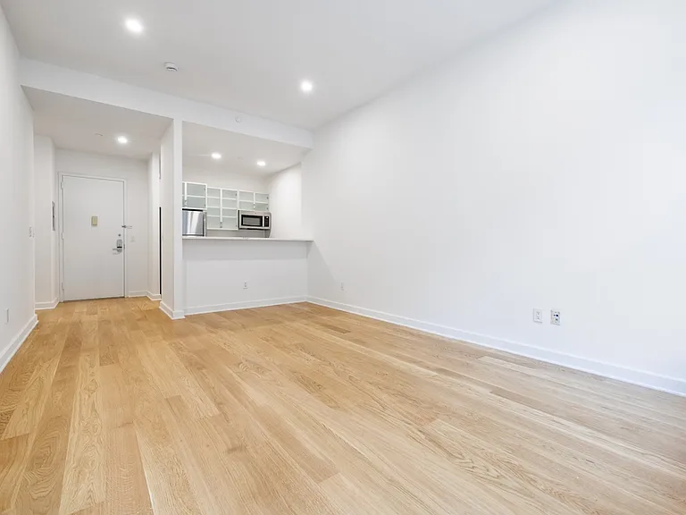 37 Wall St #11P — Photo 1