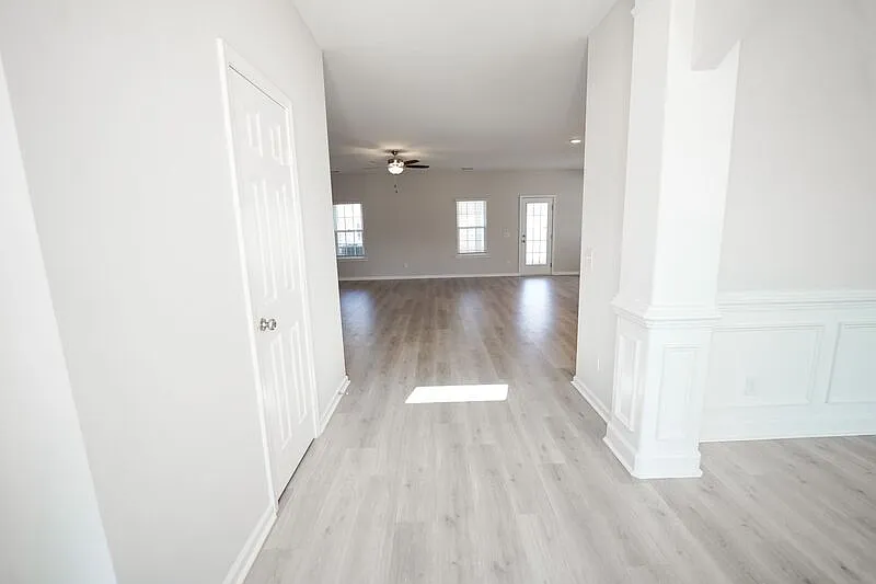 5 bed, 3.5 bath, 3237 sqft, $3,000 — Photo 4