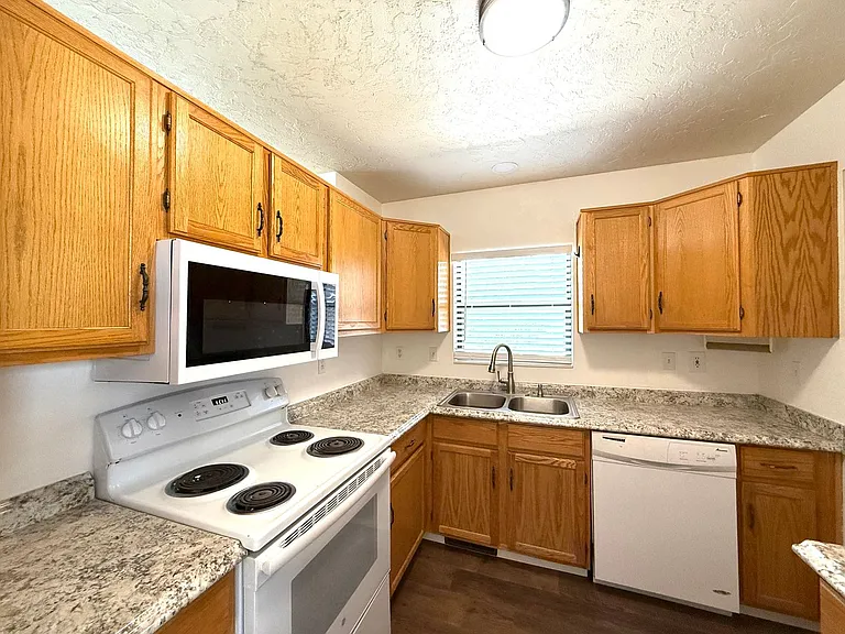 1808 Reading Ln — Photo 5