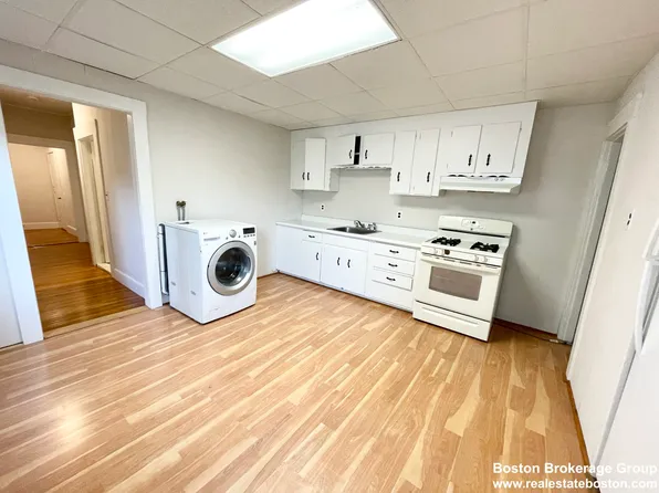 122 Buttonwood St APT 1, Dorchester, MA 02125