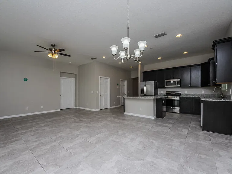 978 Maypole Dr — Photo 4