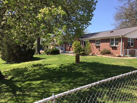 3rd image of 11758 Roundhill Dr
