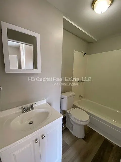 1 bed, 1.0 bath, 381 sqft, $795 — Photo 4