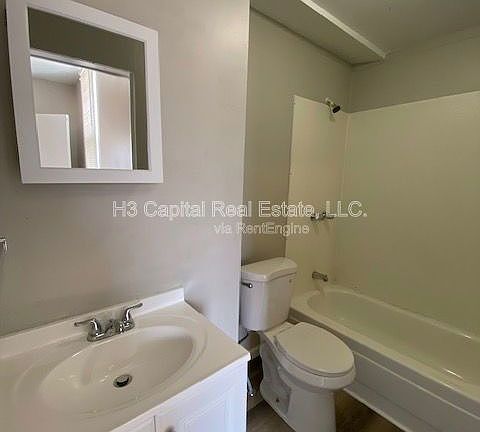 4th image of 809 Greenwood St
