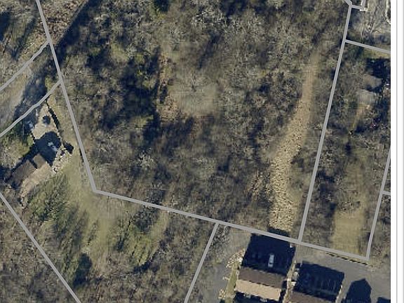 5th image of 121 Harris St