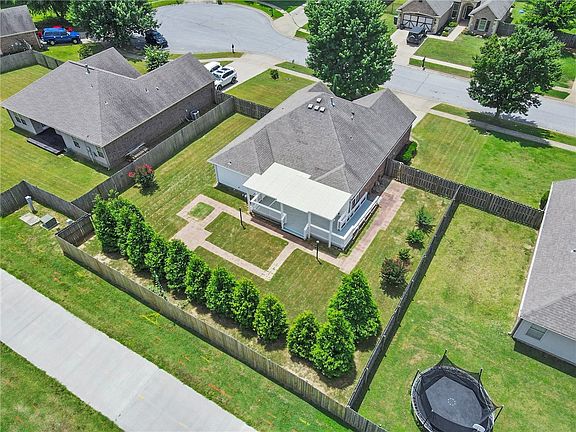 3rd image of 1594 N Oakhaven Pl