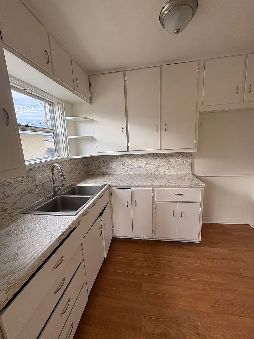For Rent Available Jan. 1st — Photo 3