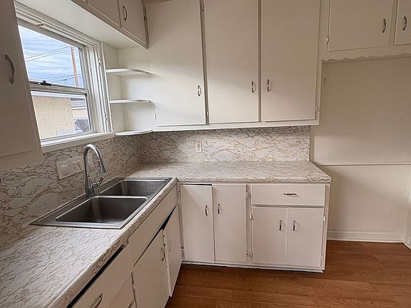 3rd image of 439 N Santa Fe St