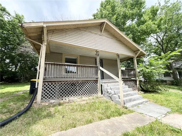5614 S Benton Ave, Kansas City, MO 64130