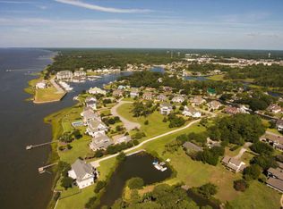 403 Sand Fiddler Ct, Morehead City, NC 28557