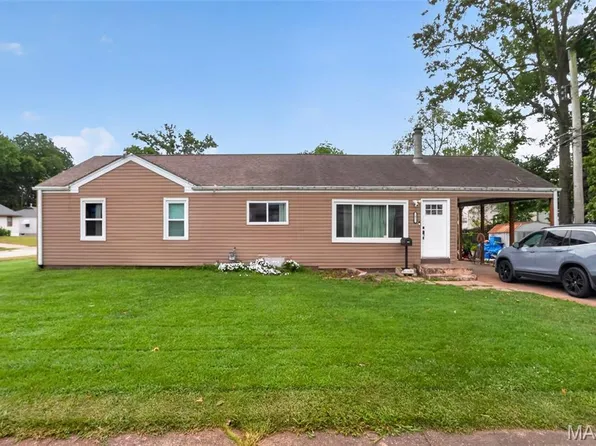 3110 Saint Myron Ln, Saint Ann, MO 63074