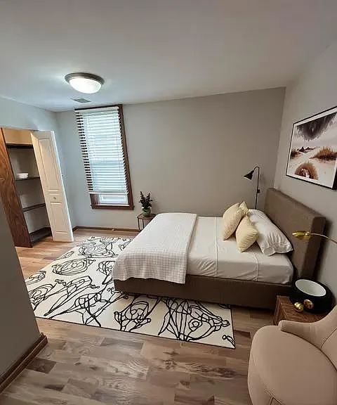 1650 W Barry Ave #1F — Photo 9