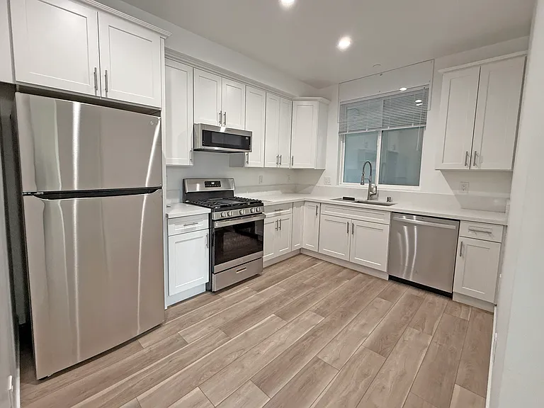 10934 Peach Grove St #201 — Photo 41