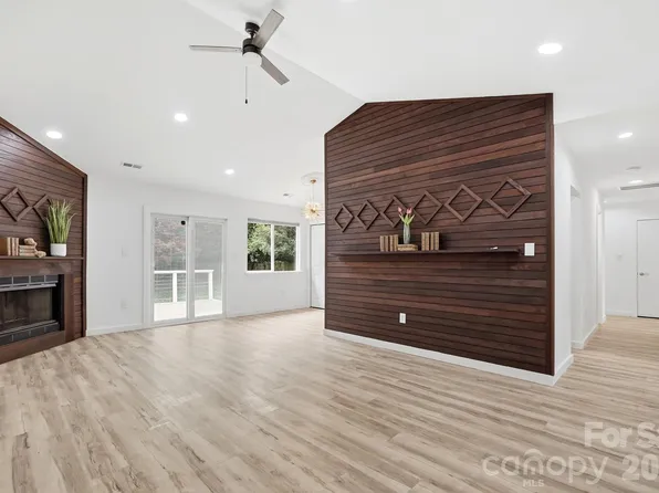 8122 Sherington Way, Charlotte, NC 28227