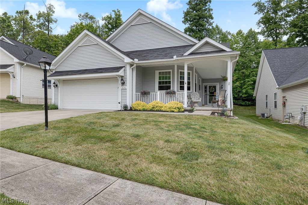18340 Crystal Lakes Dr, North Royalton, OH