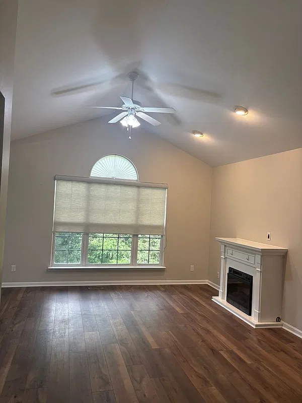 2 bed, 2.0 bath, 1338 sqft, $2,050 — Photo 2