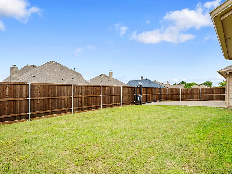 1024 Hidden Creek Dr — Photo 24