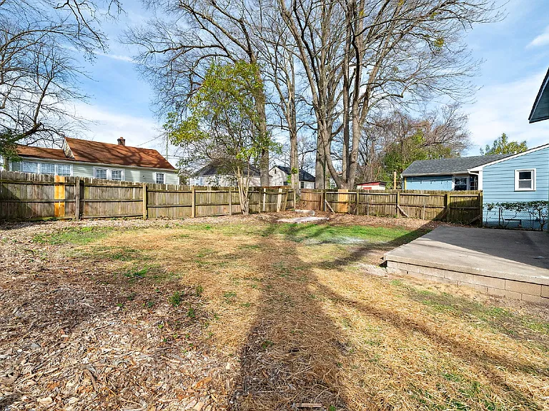 210 Lincoln Ct — Photo 25