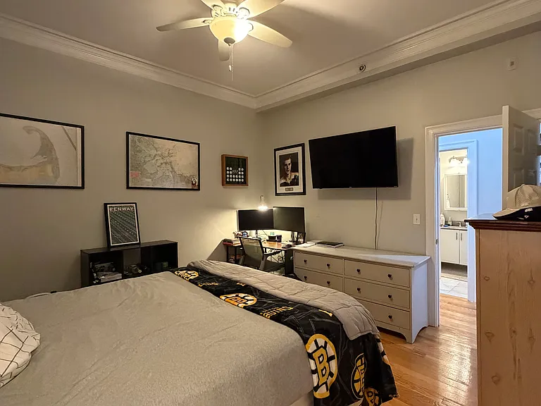 498 E Broadway #1 — Photo 10