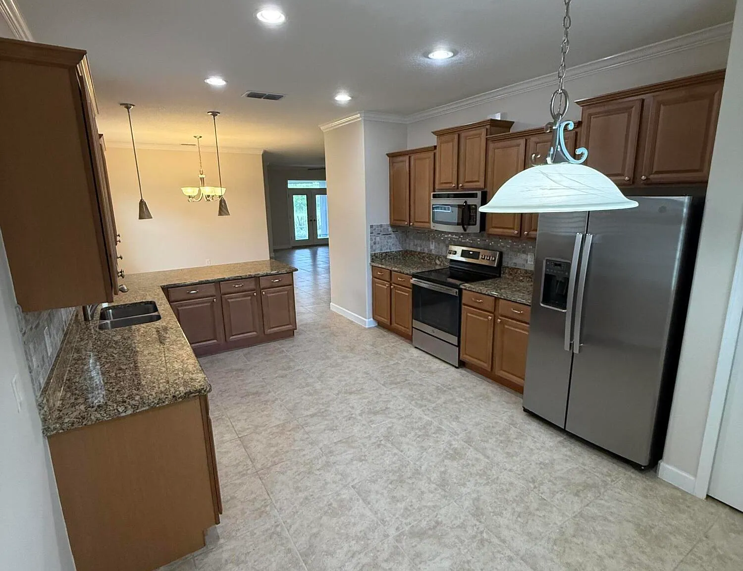 3 bed, 2.0 bath, 1672 sqft, $3,000 — Photo 4