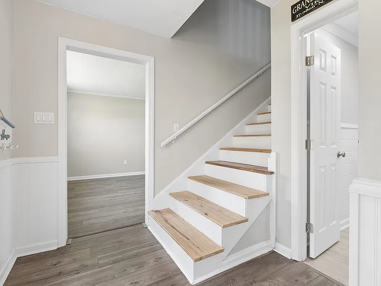 29 Adriatic Ave — Photo 20