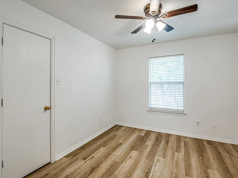 213 Port Ingleside Dr — Photo 7