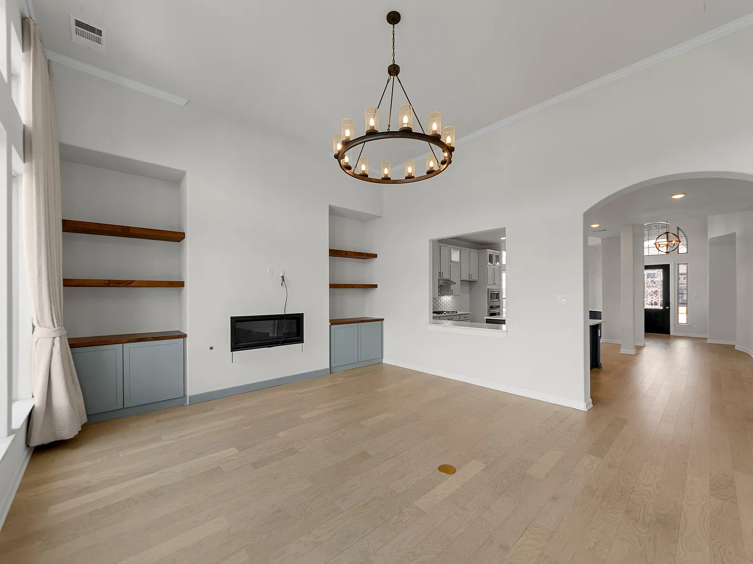 5 bed, 3712 sqft, $4,200 — Photo 1