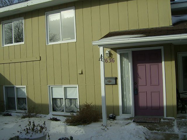 Detached Gargae and Private Patio at Entrance