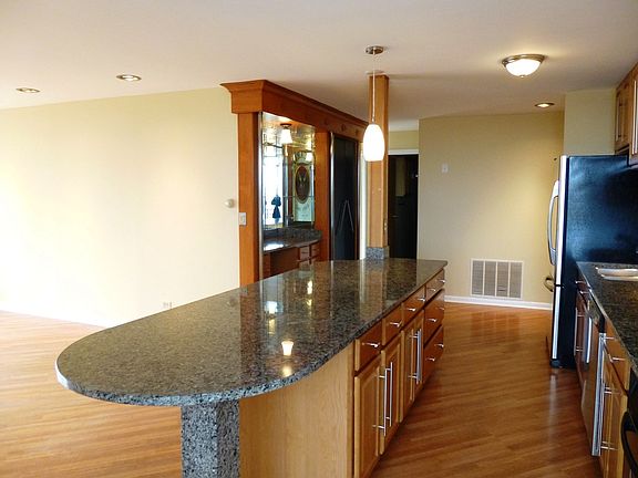 4th image of 5820 Oakwood Dr Unit 5B
