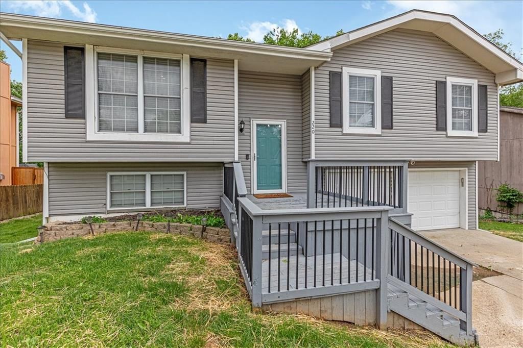 220 Debra St, Lansing, KS - View 3
