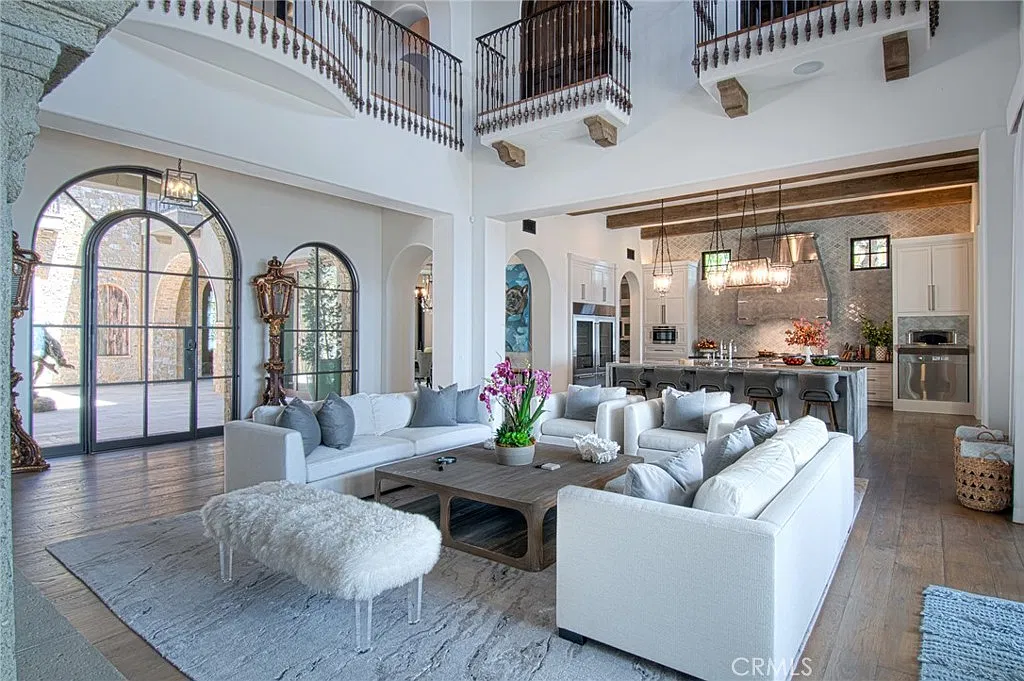 6 bed, 9.0 bath, 10640 sqft, $195,000 — Photo 4
