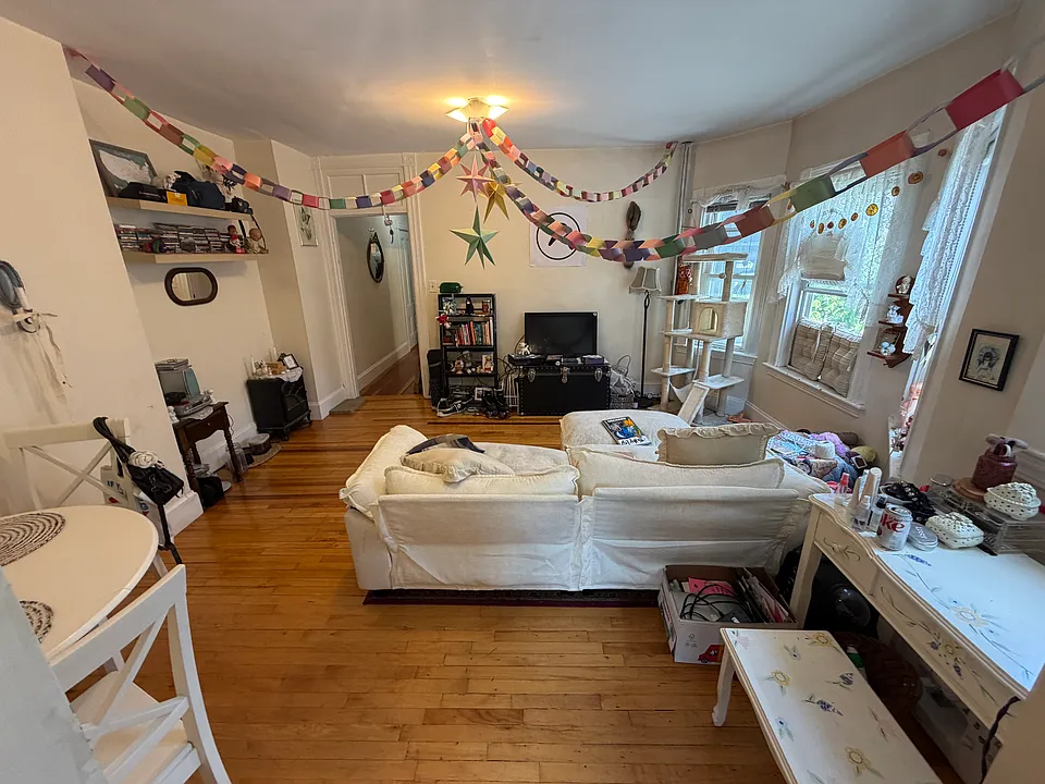 384 Washington St #2B