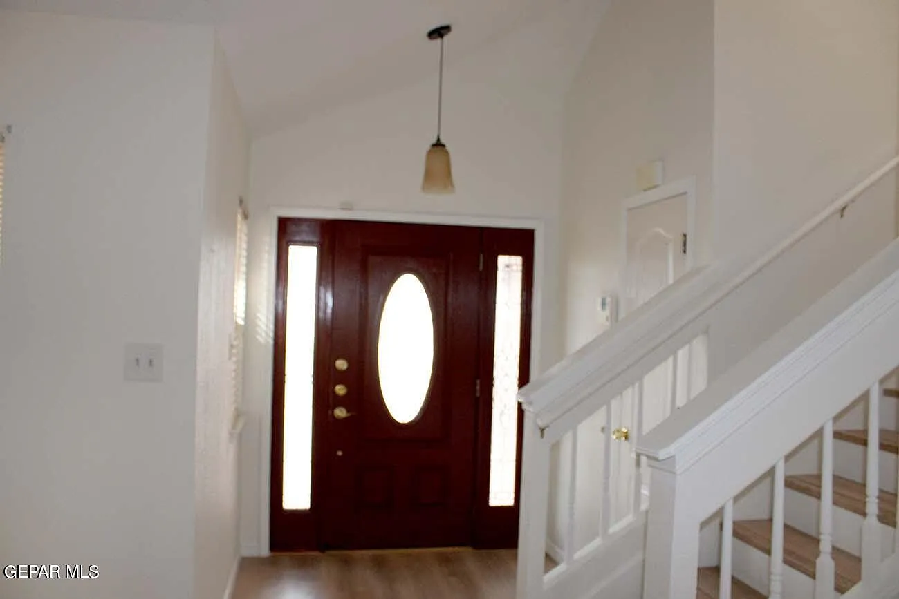 3 bed, 2.5 bath, 1677 sqft, $1,800 — Photo 2