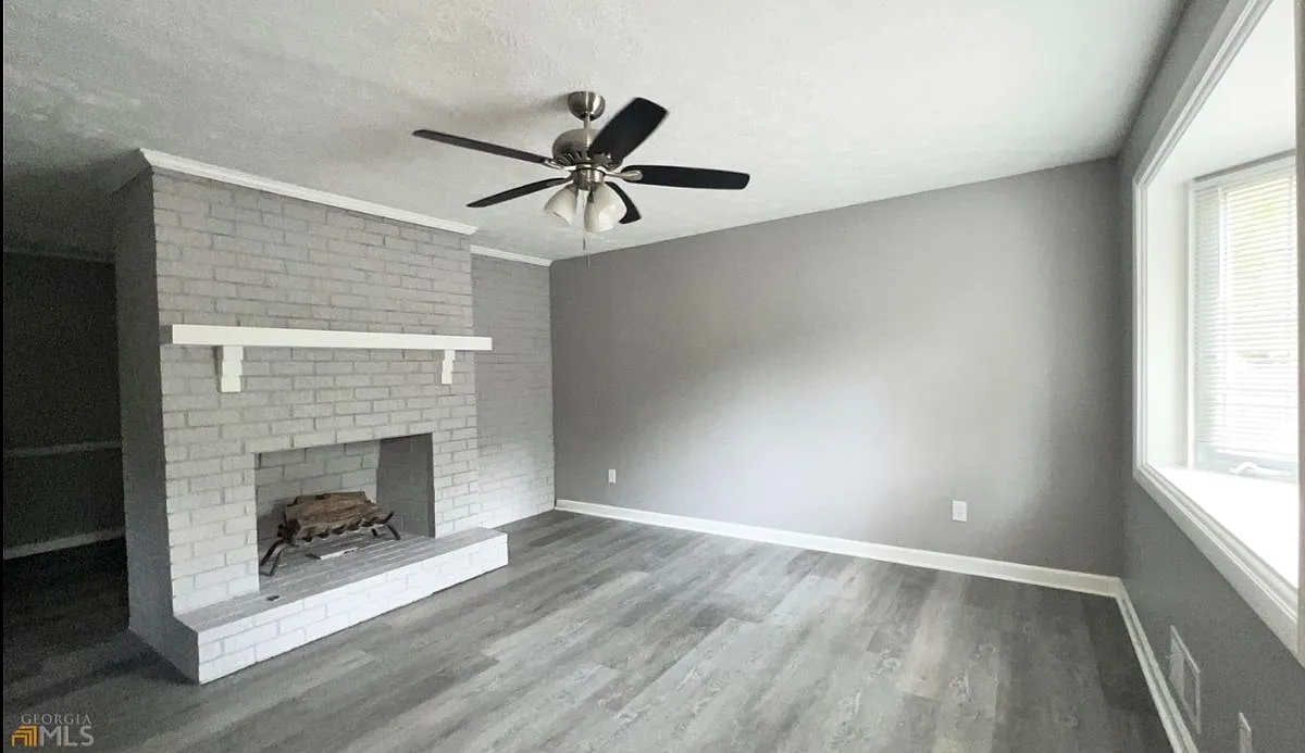 3 bed, 1.5 bath, 1200 sqft, $2,300 — Photo 2