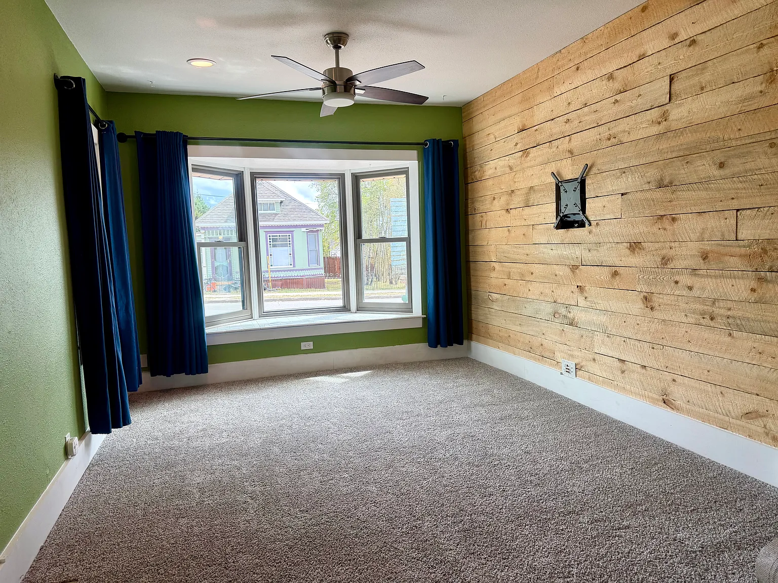 3 bed, 1996 sqft, $3,250 — Photo 3