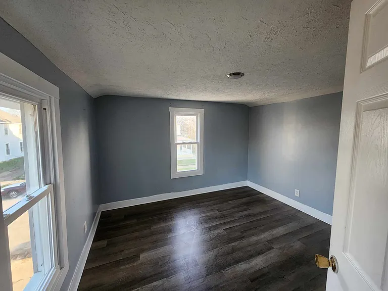 313 E Rose St — Photo 12