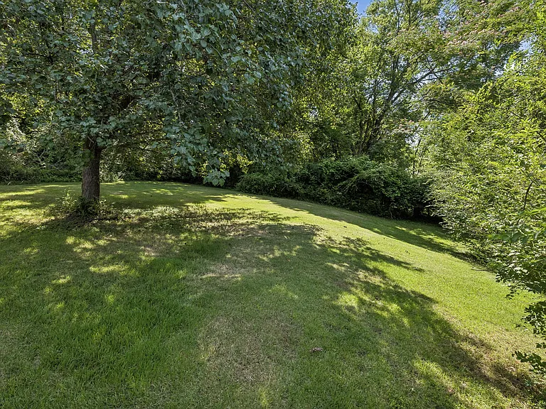 2208 Larimore Dr — Photo 15