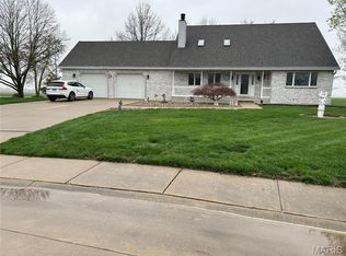 609 Christopher Ln, New Baden, IL