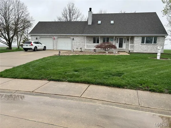 609 Christopher Ln, New Baden, IL 62265