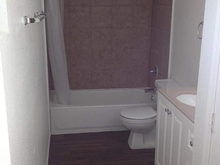 706 W 11th St #1 — Photo 11