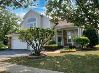 207 Lenox Ct, Grayslake, IL