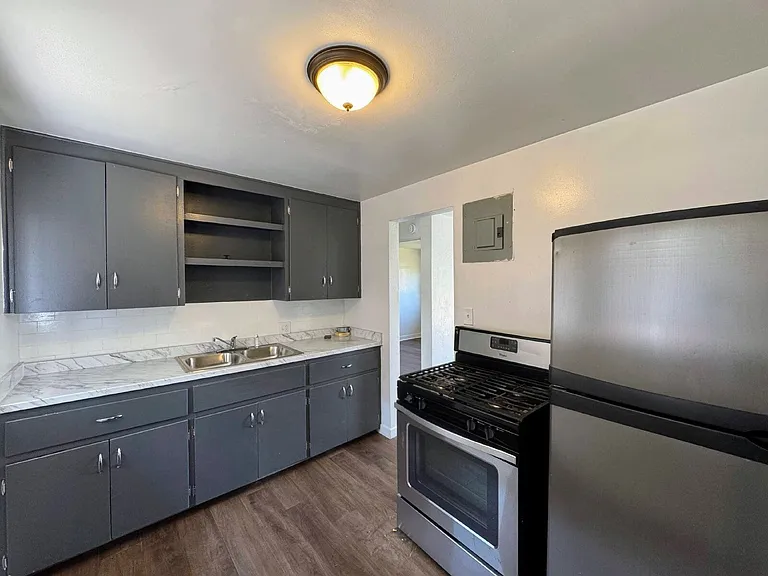 1413 Boston St — Photo 8