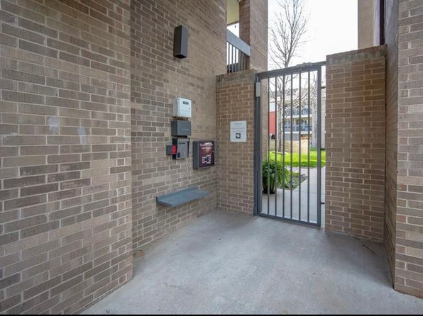 600 NW 4th St APT 218
