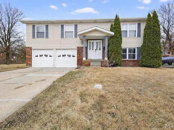1349 Nutmeg Dr, Saint Charles, MO 63303
