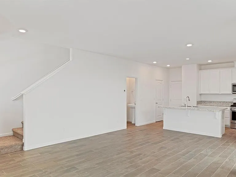 2559 Buzz Aldrin Way — Photo 7