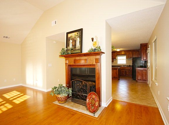 5th image of 212 Sunflower Dr