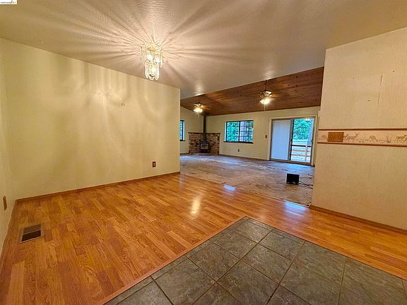 4th image of 24198 Lama Rd
