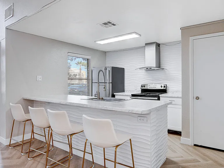 Citrus Apartments — Photo 32
