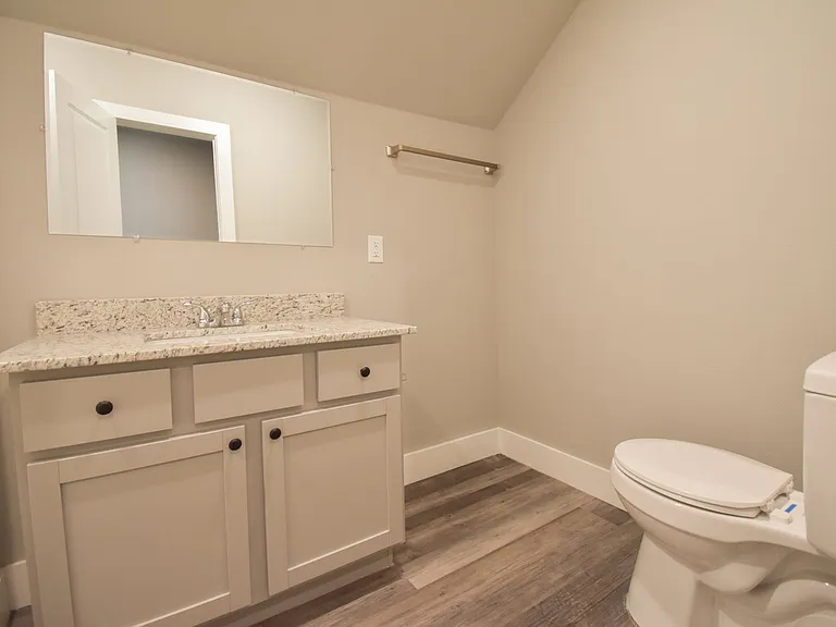 772 S Locust Ave — Photo 7